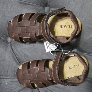 Nwt boys brown size 4 fisherman sandals